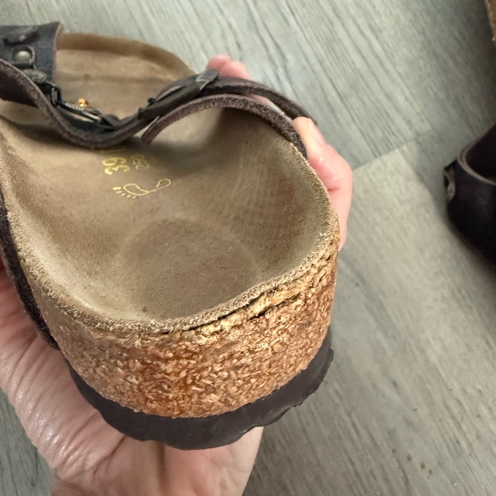 Birkenstock Gizeh Brown Leather Thong Sandals Brass/Gold Accents - Rare Find! - Picture 10 of 16